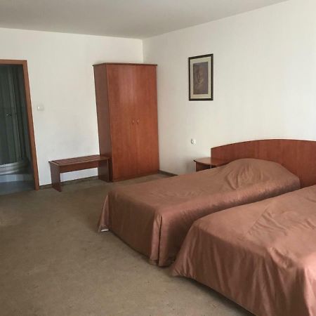 Family Hotel Odessa Sevlievo Exteriör bild