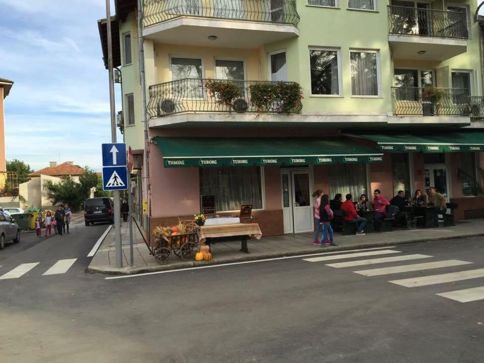 Family Hotel Odessa Sevlievo Exteriör bild