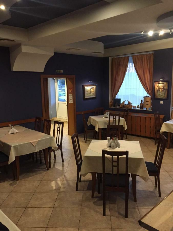 Family Hotel Odessa Sevlievo Exteriör bild