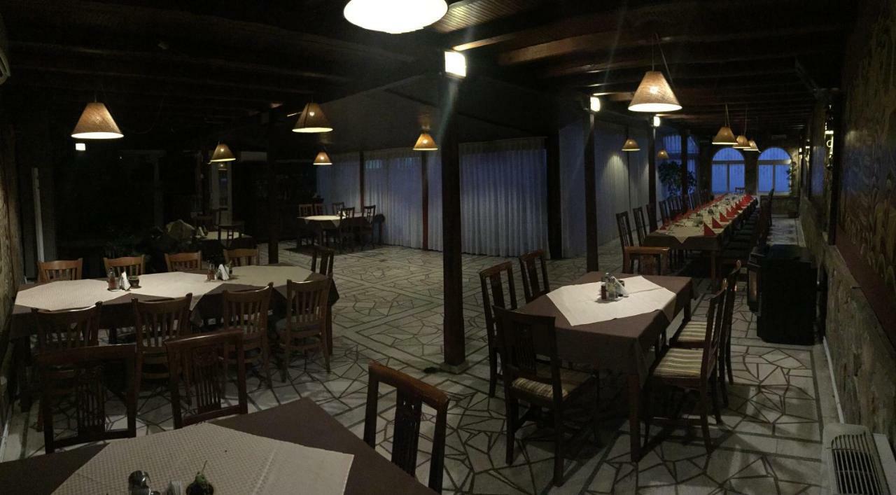 Family Hotel Odessa Sevlievo Exteriör bild