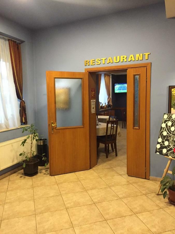 Family Hotel Odessa Sevlievo Exteriör bild