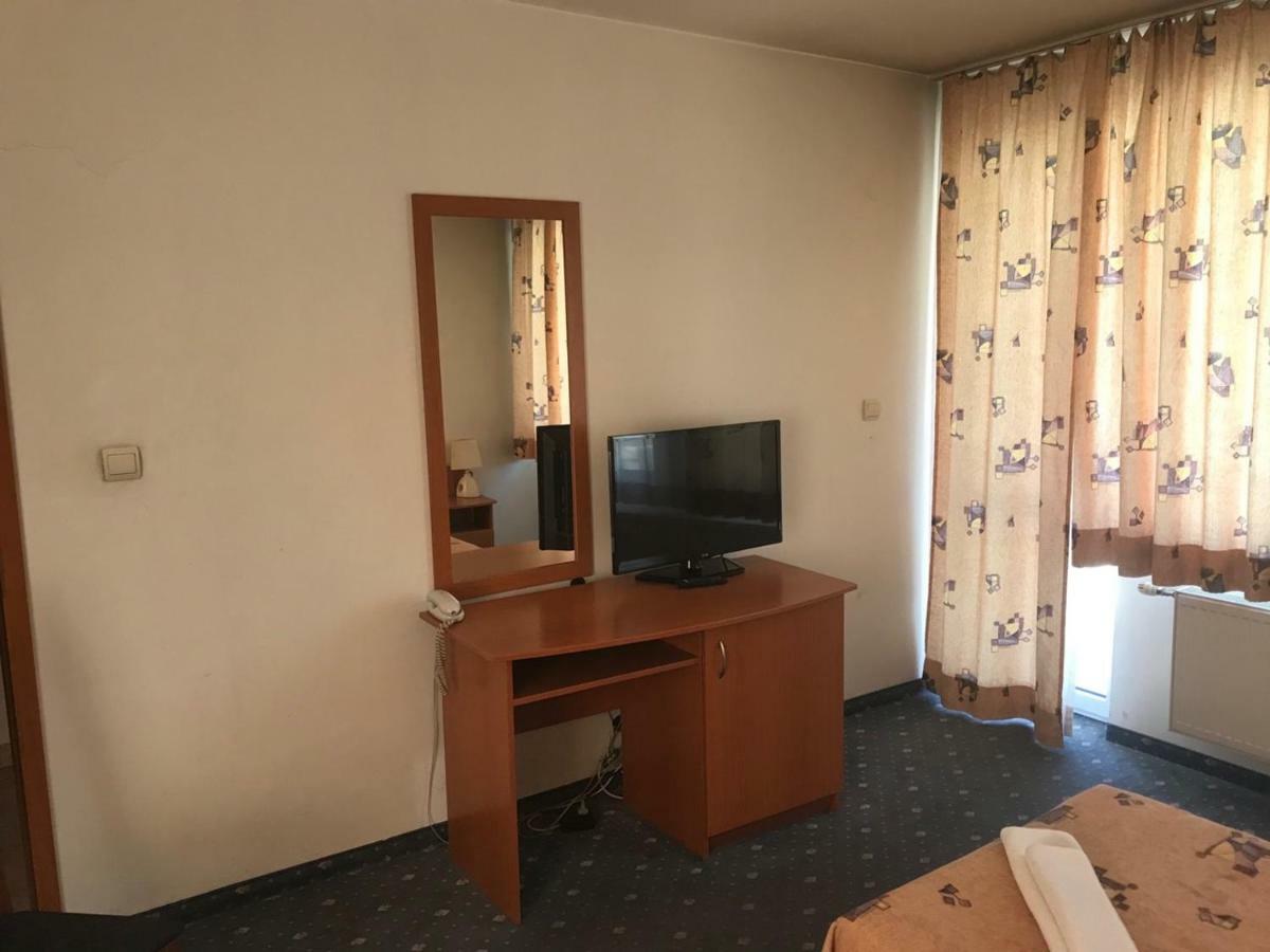 Family Hotel Odessa Sevlievo Exteriör bild